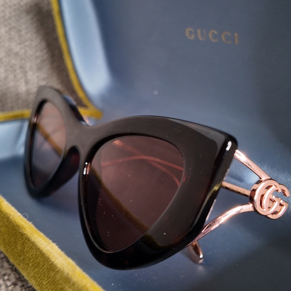 Gucci Cat-eye Sunglasses - Picture 3 of 4